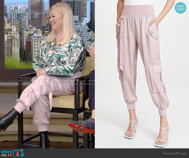 Cinq a Sept Harmony Pants in Rose Clay worn by Caroline Rhea on Live with Kelly and Mark