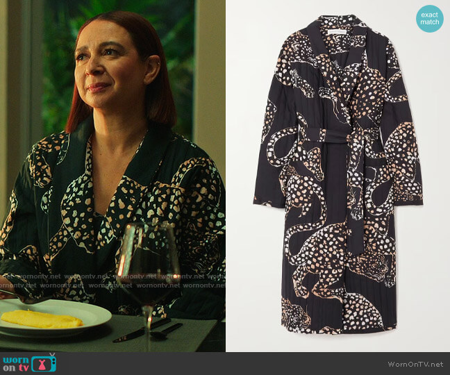 Desmond & Dempsey Jag belted quilted printed voile robe worn by Molly Novak (Maya Rudolph) on Loot