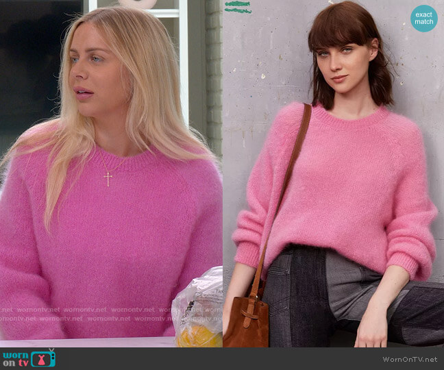 Raquelle’s pink fluffy sweater on Selena + Chef