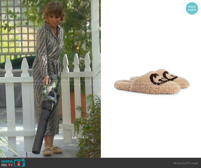 Gucci Interlocking G Shearling Flat Slippers worn by Lisa Rinna on The Real Housewives of Beverly Hills