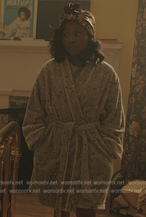 Jemma's gray polka dot robe on The Chi