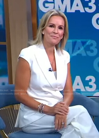 Jennifer's white short sleeve blazer on Good Morning America