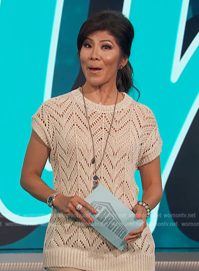 Julie’s beige open knit chevron sweater on Big Brother