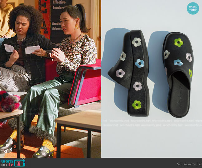 Dakota Clog by Lisa Says Gah worn by Eleanor Wong (Ramona Young) on Never Have I Ever