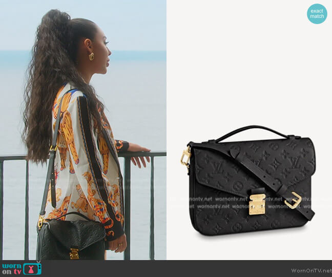 Louis Vuitton Pochette Metis worn by Kayla Carmona (Kayla Carmona) on Selling the OC