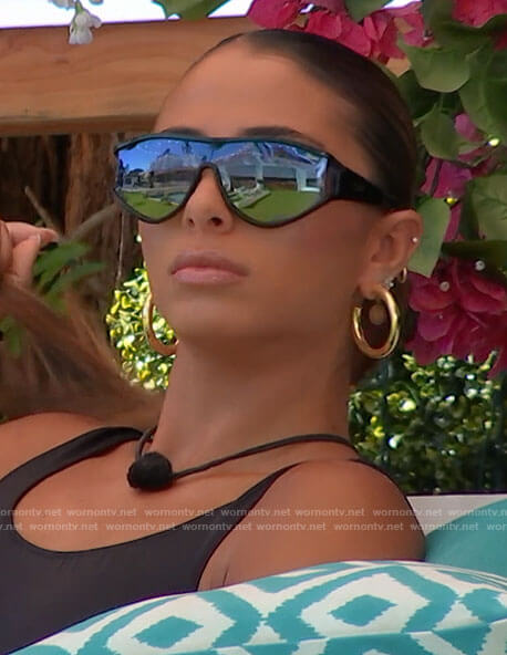 Phoebe's sunglasses on Love Island USA