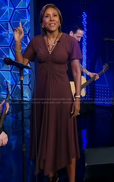 Robin's brown ruched dress on Good Morning America