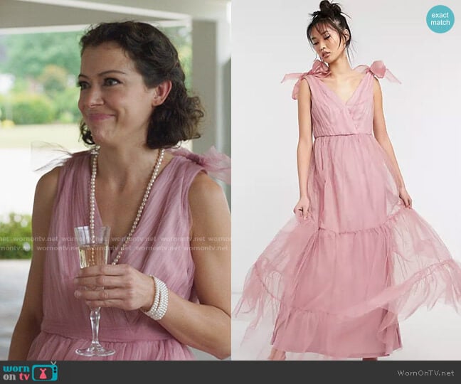 ASOS Design Tulle Bow Tie Tiered Maxi Dress in Rose worn by Jennifer Walters (Tatiana Maslany) on She-Hulk Attorney at Law