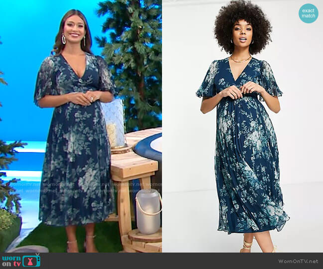 ASOS Design Maternity Exclusive Pleated Midi Dress with Kimono Sleeve and tie waist in floral print worn by Manuela Arbeláez on The Price is Right
