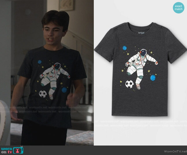 Cat & Jack Short Sleeve Astronaut Soccer Graphic T-Shirt worn by (Trae Romano) on Stargirl