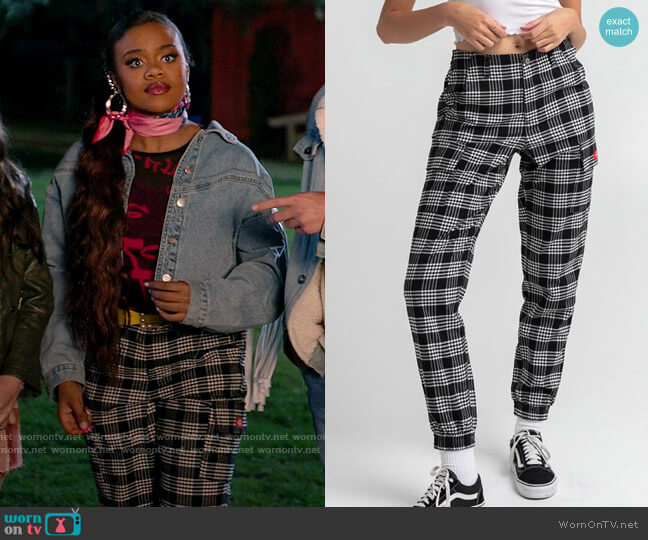 Dickies Plaid Utility Cargo Jogger Pants worn by Kourtney (Dara Renee) on High School Musical The Musical The Series