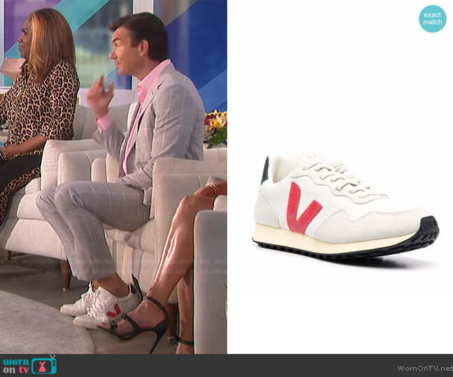 Veja Logo-patch low-top sneakers worn by Jerry O'Connell on The Talk
