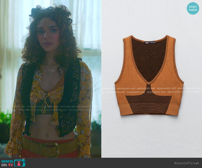 Zara Seamless Jacquard Top worn by Flora (Paulina Chavez) on Fate The Winx Saga