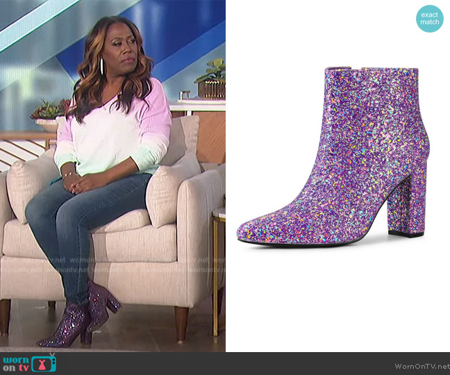 WornOnTV: Carrie's white ankle booties on And Just Like That