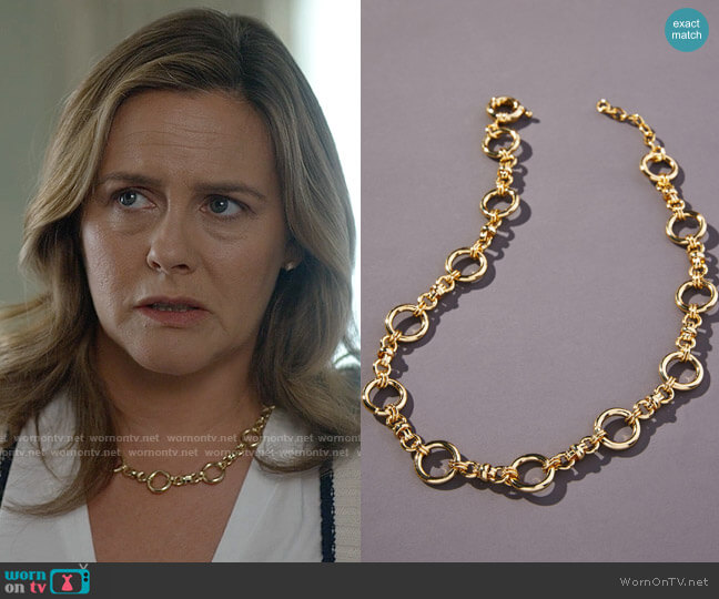 Anthropologie O-Ring Chain Necklace worn by Erin (Alicia Silverstone) on American Horror Stories