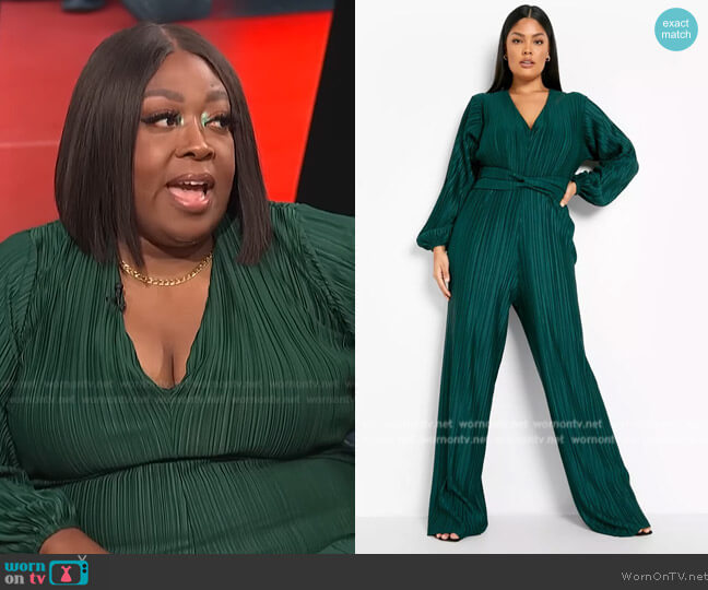 WornOnTV: Loni’s green plisse jumpsuit on E! News Daily Pop | Loni Love ...