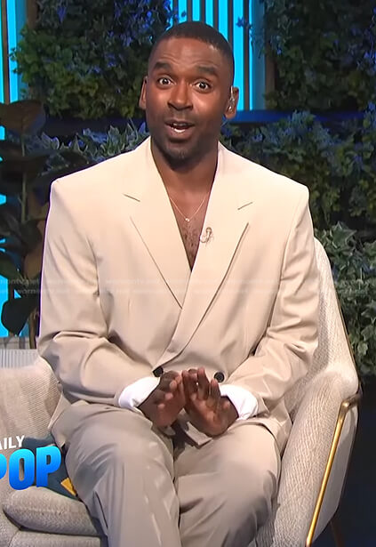 Justin’s beige double breasted blazer on E! News Daily Pop