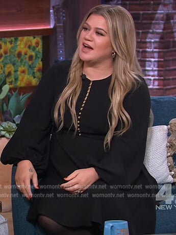 WornOnTV: Kelly's Cowboys jersey on The Kelly Clarkson Show