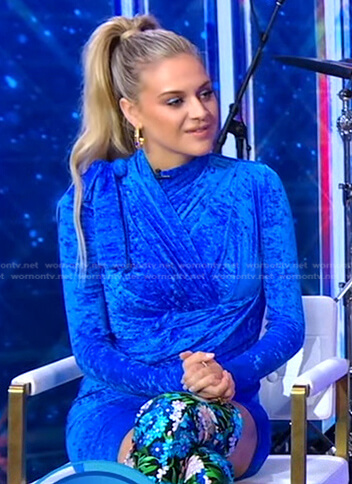 Kelsea Ballerini’s blue velvet dress on Good Morning America