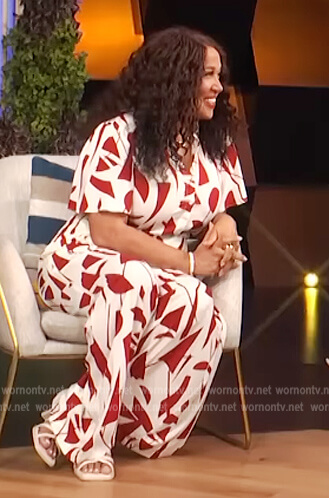 Kym Whitley’s printed top and pants on E! News Daily Pop