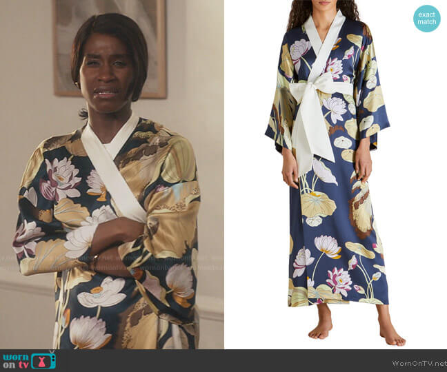 Olivia Von Halle Queenie Floral-Print Long Silk Robe worn by Jessie (Nneka Okafor) on Everythings Trash