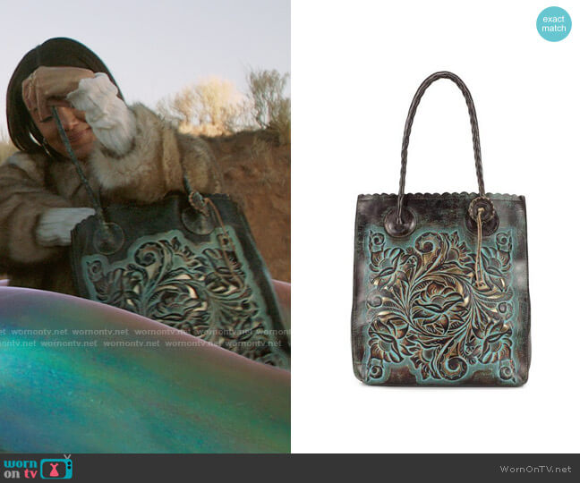 Patricia Nash Cavo Tote worn by Liz Ortecho (Jeanine Mason) on Roswell New Mexico