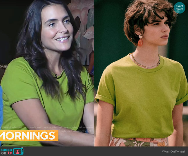 Sezane Conrad T-shirt in Green worn by Lilia Luciano on CBS Mornings