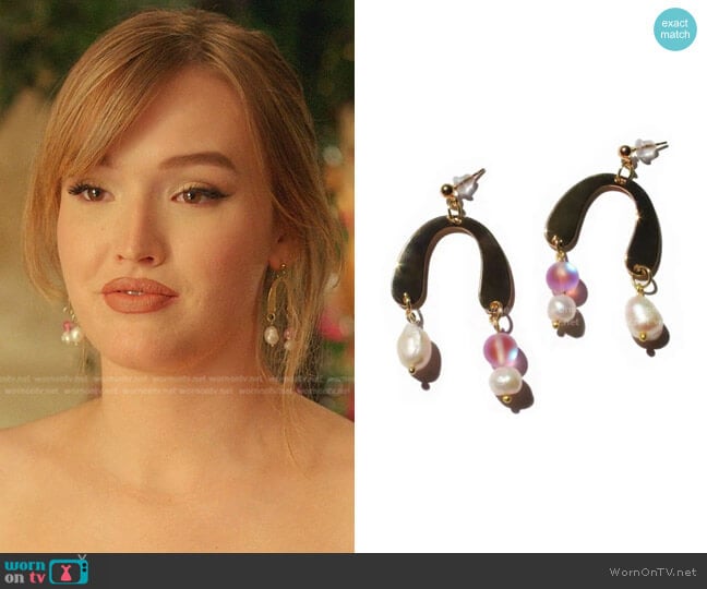 St. End Play Date Earrings worn by Kirby Anders (Maddison Brown) on Dynasty