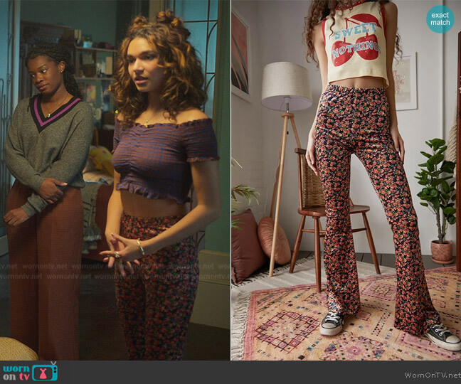 Archive Floral Velvet Flare Trousers by Urban Outfitters worn by Flora (Paulina Chavez) on Fate The Winx Saga