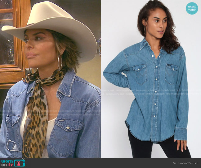 Wrangler Western Snap Denim Shirt worn by Lisa Rinna on The Real Housewives of Beverly Hills