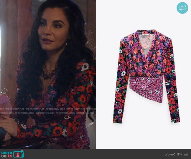 Zara Printed Flowers Top worn by Catt Phoenix (Martha Higareda) on Monarch