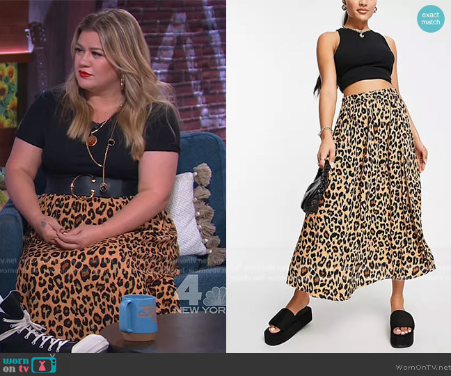 ASOS Vila midi skirt in leopard print worn by Kelly Clarkson on The Kelly Clarkson Show