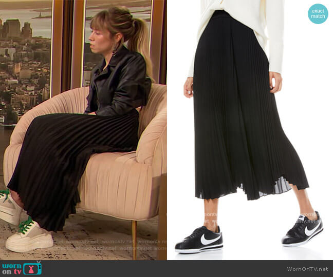 Alice + Olivia Iva Pleated Midi Skirt worn by Jennette McCurdy on The Drew Barrymore Show