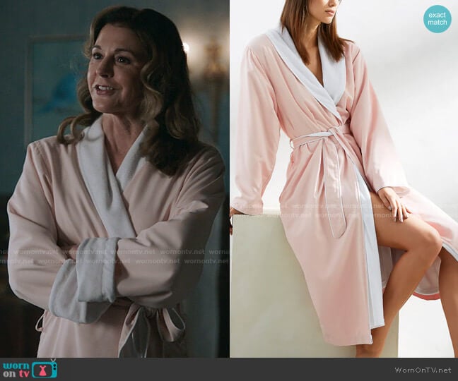 Kit’s pink and white robe on The Resident