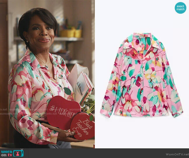 Zara Flowy Printed Blouse worn by Janine Teagues (Quinta Brunson) on Abbott Elementary