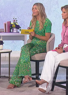 Amanda's green floral print tee and pants on The Talk