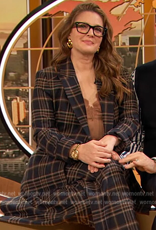 Drew’s black plaid blazer and pants on The Drew Barrymore Show