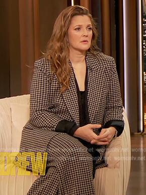 Drew’s houndstooth blazer and pants on The Drew Barrymore Show