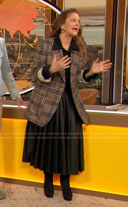 Drew’s plaid blazer and pleated skirt on The Drew Barrymore Show