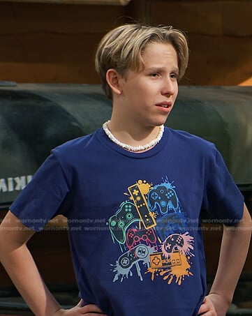Jake’s blue video game controller tee on Bunkd
