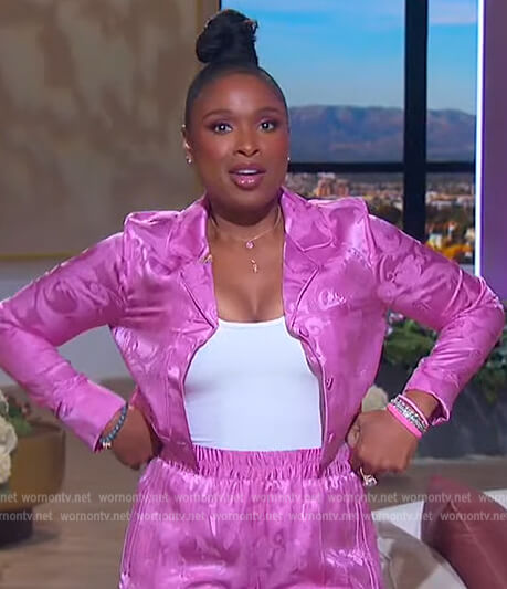 Jennifer’s pink paisley cropped top on The Jennifer Hudson Show