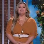 Kelly’s orange metallic wrap dress on The Kelly Clarkson Show