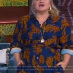 Kelly’s blue printed shirtdress on The Kelly Clarkson Show