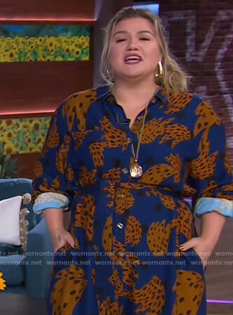 Kelly’s blue printed shirtdress on The Kelly Clarkson Show