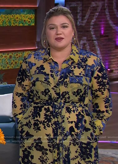 Kelly’s yellow floral print dress on The Kelly Clarkson Show