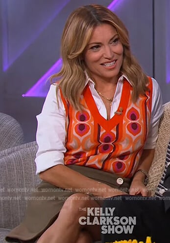 Kit Hoover’s printed vest and skirt on The Kelly Clarkson Show