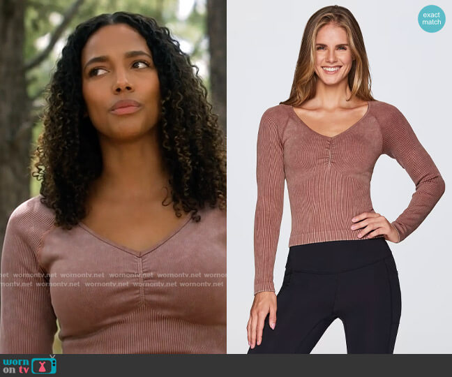 RBX Seamless Everyday Tee worn by Cassie Dewell (Kylie Bunbury) on Big Sky