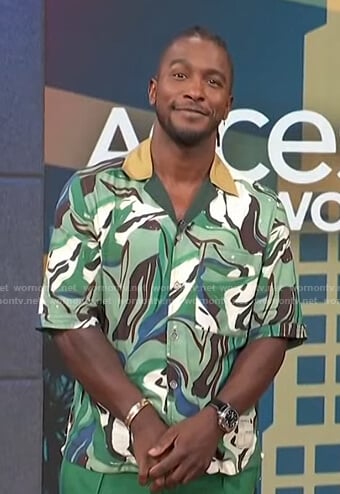 Scott’s green abstract print shirt on Access Hollywood