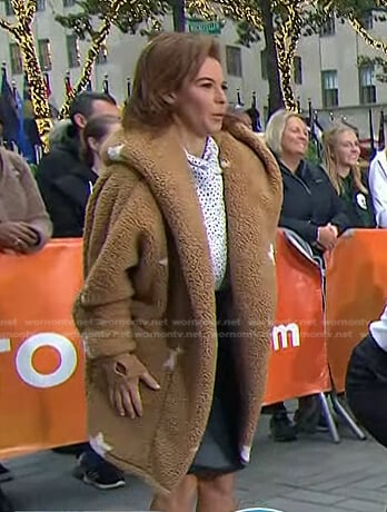 Stephanie’s beige star print sherpa coat on Today