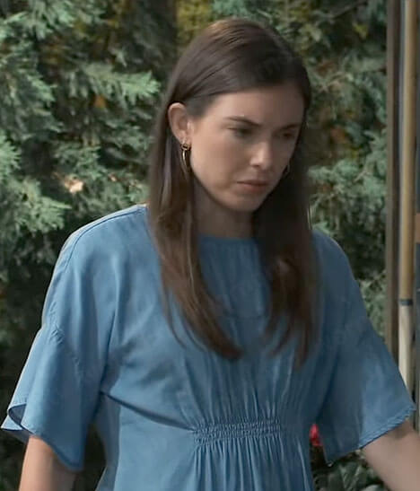 Willow's chambray maternity top on General Hospital